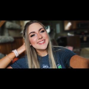 Meet your Posher, Hannah